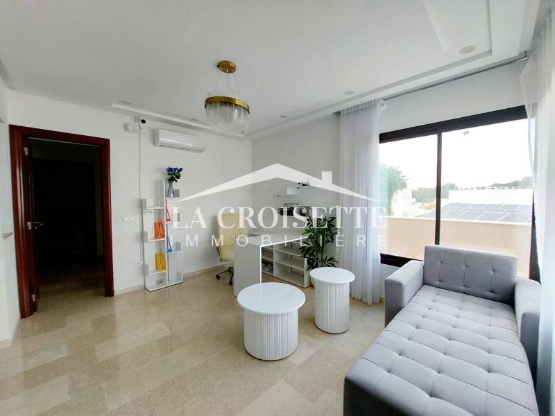 Triplex S+4 avec jardin et piscine à Gammarth